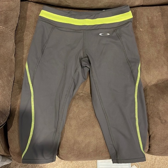 Oakley capris - Picture 1 of 3